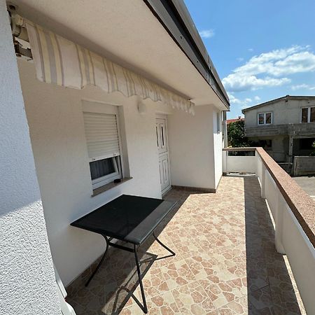 Apartmani Matovina Vir Ngoại thất bức ảnh