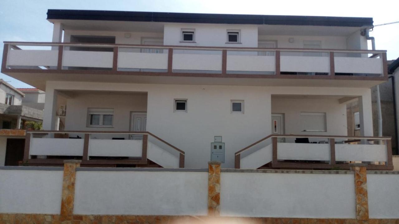 Apartmani Matovina Vir Ngoại thất bức ảnh