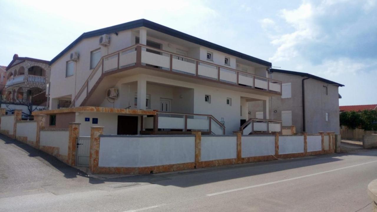 Apartmani Matovina Vir Ngoại thất bức ảnh
