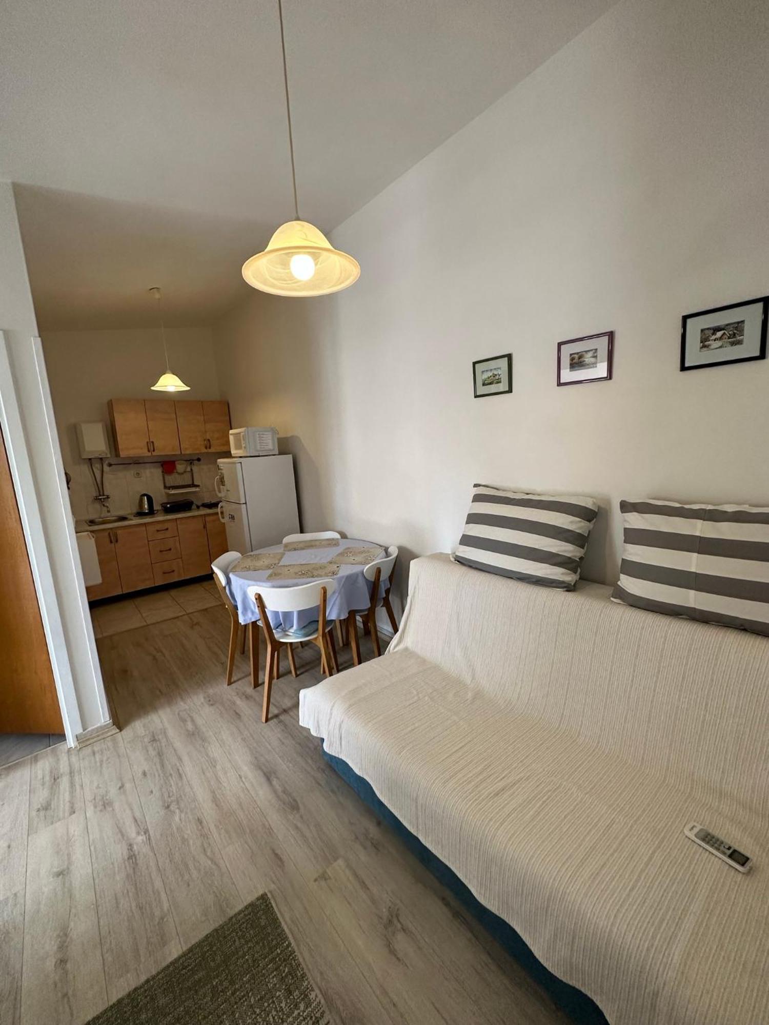 Apartmani Matovina Vir Ngoại thất bức ảnh