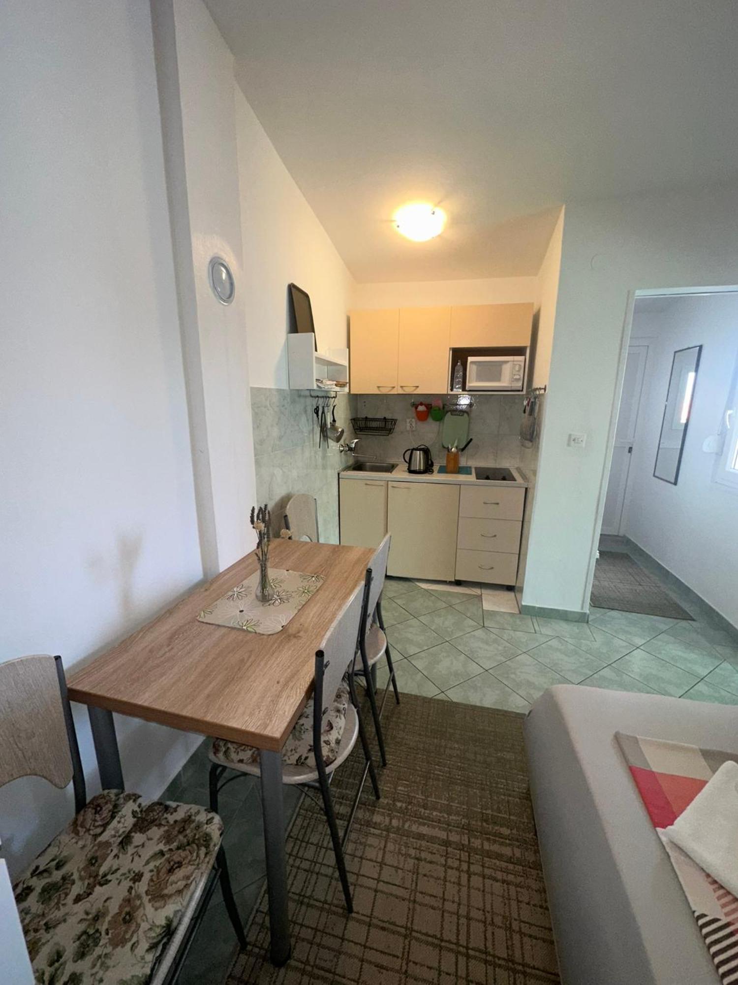 Apartmani Matovina Vir Ngoại thất bức ảnh