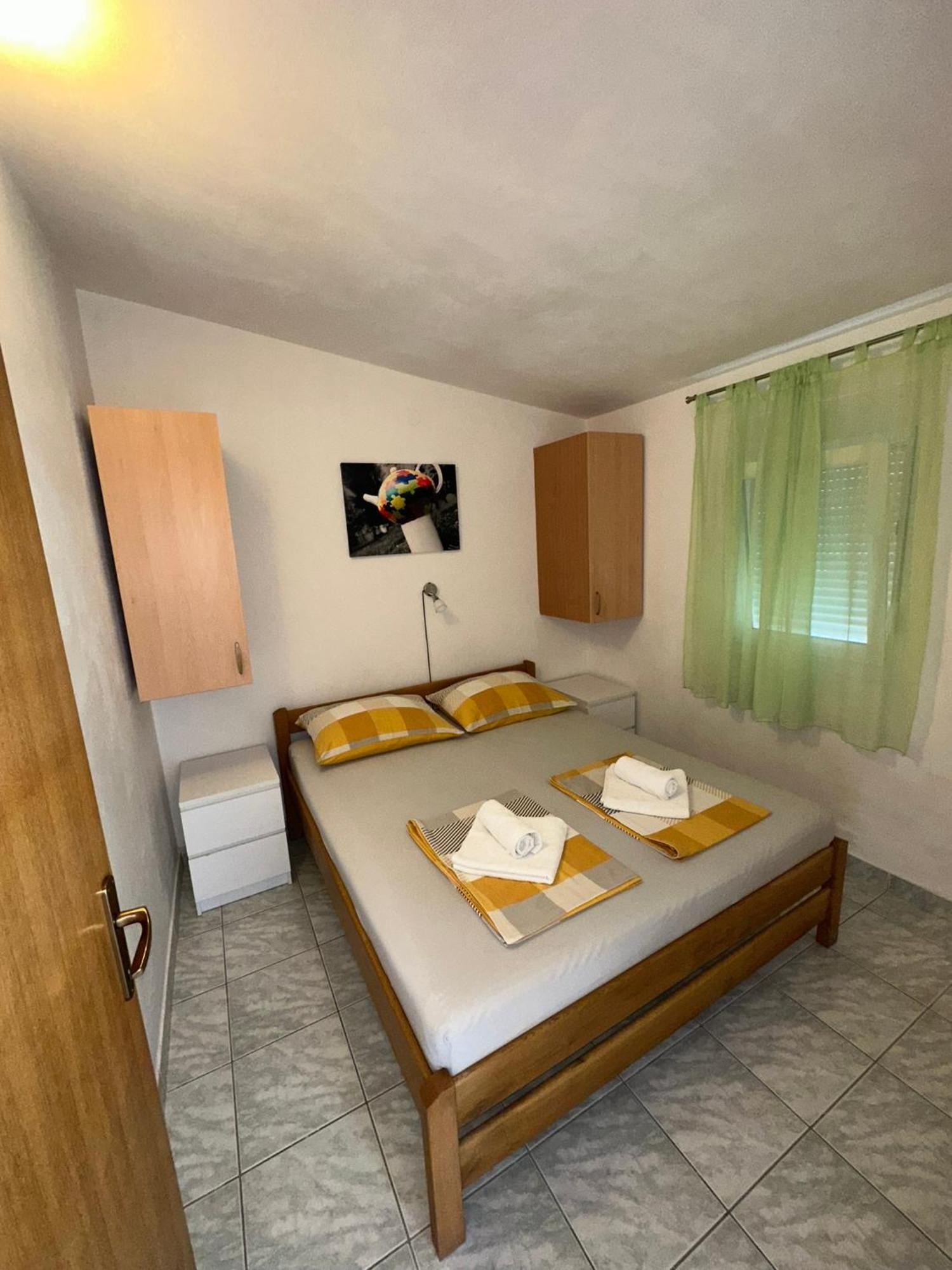 Apartmani Matovina Vir Ngoại thất bức ảnh